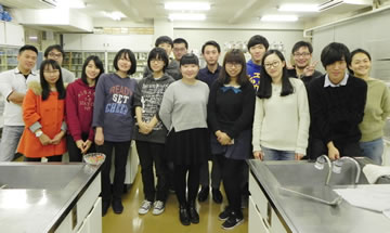 調理実習室で食文化を通じた異文化交流を。東京都市大学「留学生交流キッチン」開催（12/7）